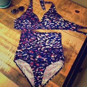 High-waisted bikini with fun print